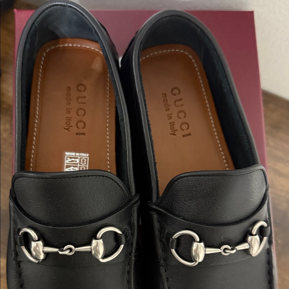 Gucci Black Leather Loafers with Silver Detailing - Picture 2 of 7